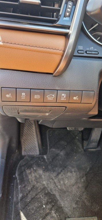 2023 Toyota Camry, 2.5L, 81000km - Image 8