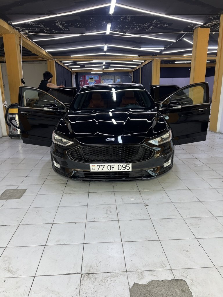 2020 Ford Fusion (North America), 2.0L, 201000km - Image 1