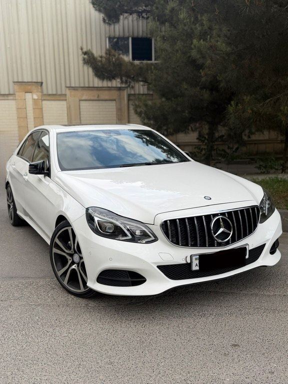 2015 Mercedes E 220, 2.1L, 233300km - Image 1