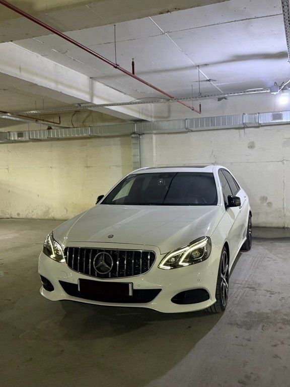 2015 Mercedes E 220, 2.1L, 233300km - Image 2