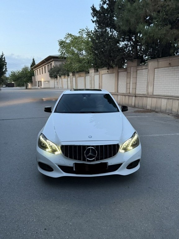 2015 Mercedes E 220, 2.1L, 233300km - Image 3