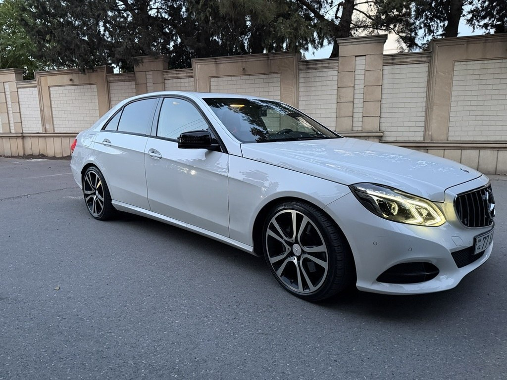 2015 Mercedes E 220, 2.1L, 233300km - Image 4