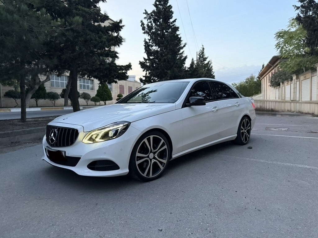 2015 Mercedes E 220, 2.1L, 233300km - Image 5