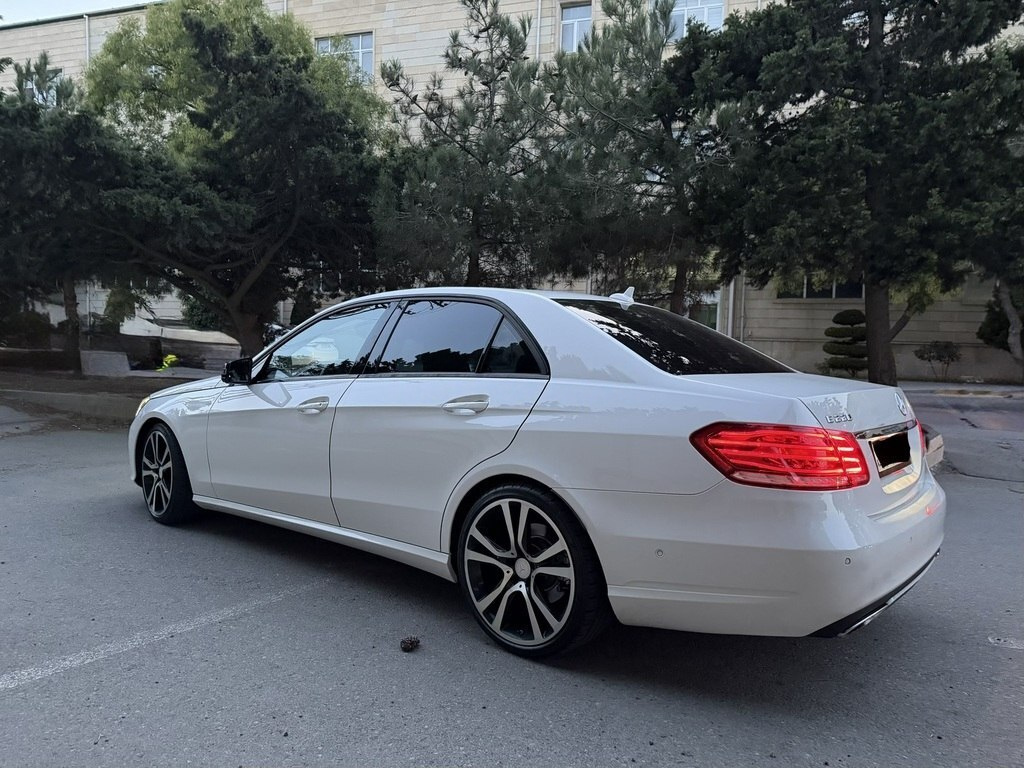 2015 Mercedes E 220, 2.1L, 233300km - Image 6