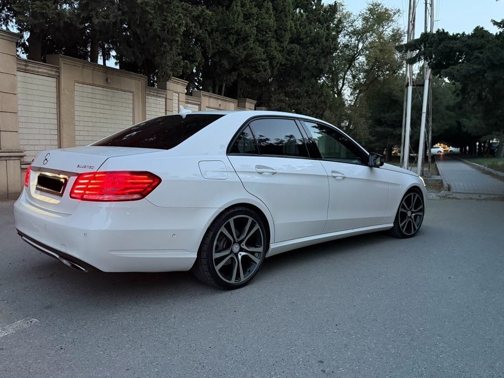 2015 Mercedes E 220, 2.1L, 233300km - Image 7