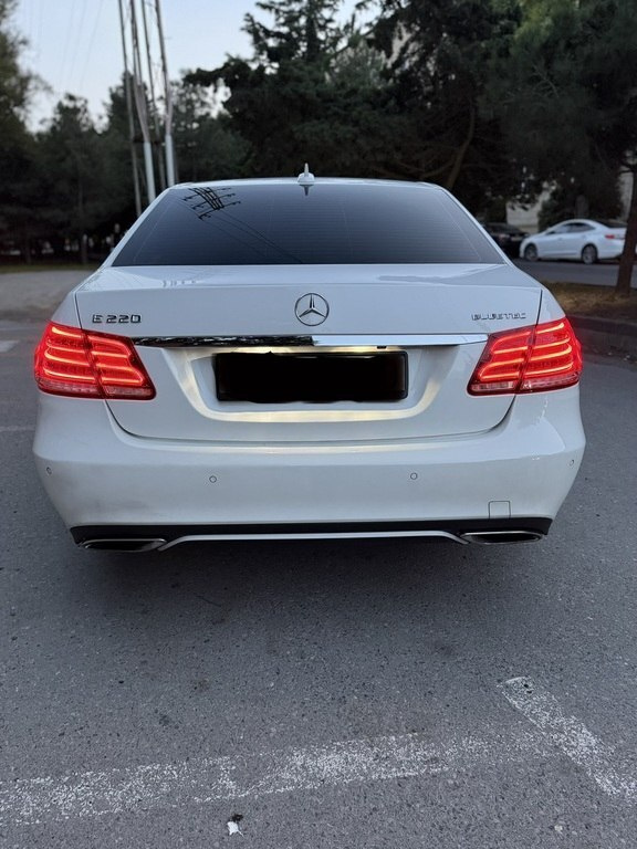2015 Mercedes E 220, 2.1L, 233300km - Image 8