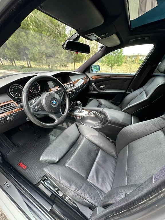 2009 BMW 530, 3.0L, 320000km - Image 11