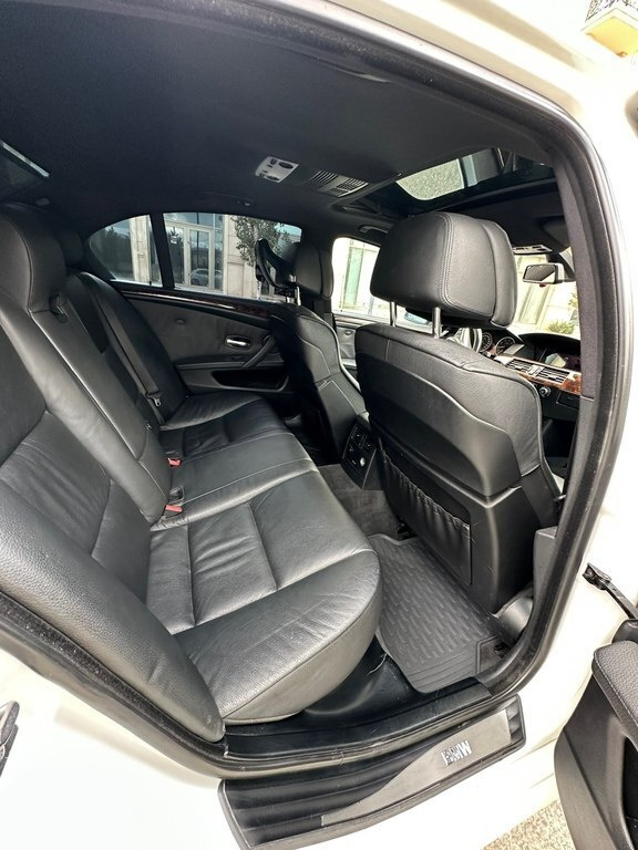 2009 BMW 530, 3.0L, 320000km - Image 12