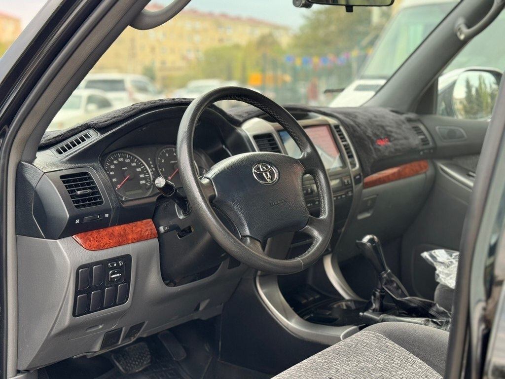 2006 Toyota Land Cruiser Prado, 2.7L, 281000km - Image 9