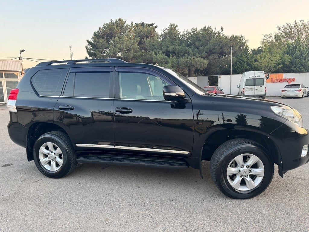2012 Toyota Land Cruiser Prado, 2.7L, 215500km - Image 2