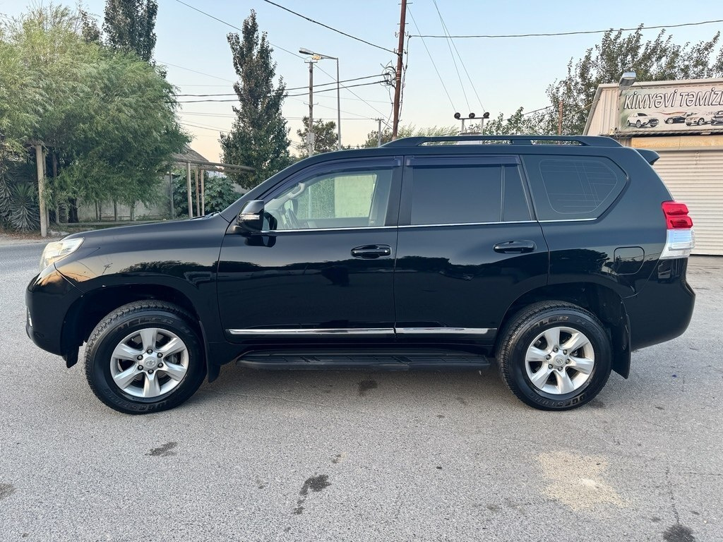 2012 Toyota Land Cruiser Prado, 2.7L, 215500km - Image 5