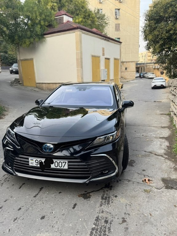 2022 Toyota Camry, 2.5L, 130000km - Image 1