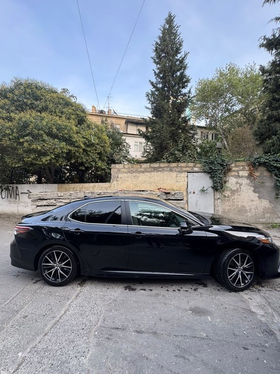 2022 Toyota Camry, 2.5L, 130000km - Image 2