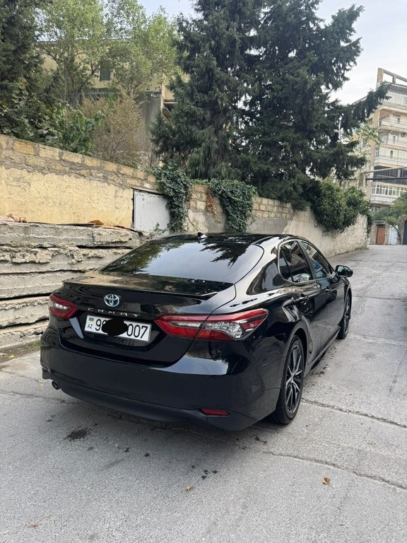 2022 Toyota Camry, 2.5L, 130000km - Image 3