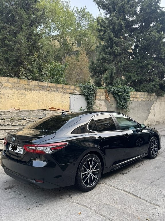 2022 Toyota Camry, 2.5L, 130000km - Image 4