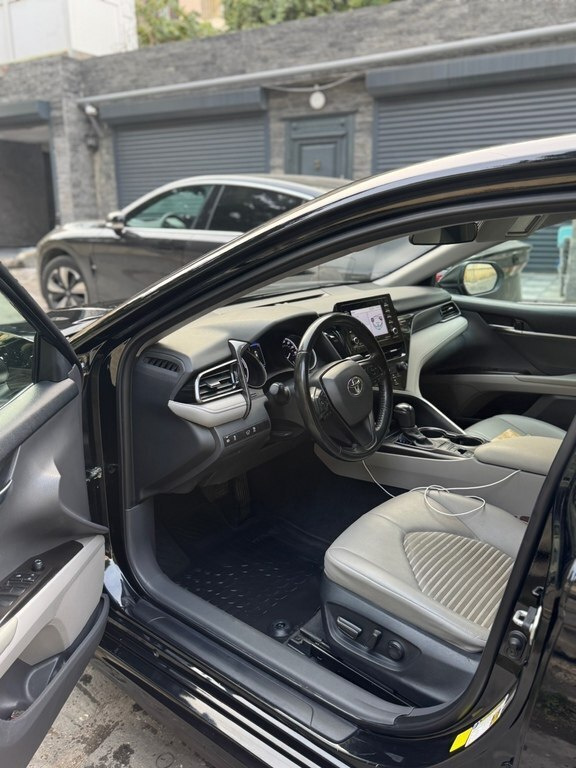 2022 Toyota Camry, 2.5L, 130000km - Image 5
