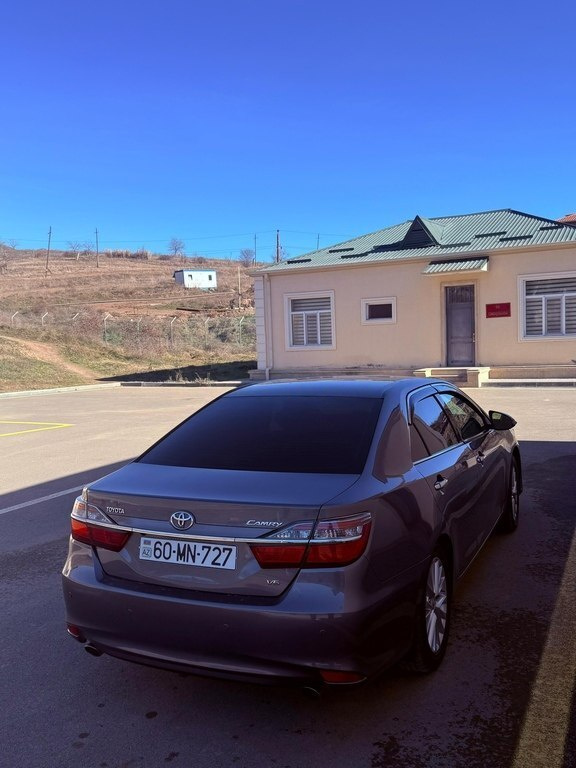 2015 Toyota Camry, 2.5L, 169540km - Image 2