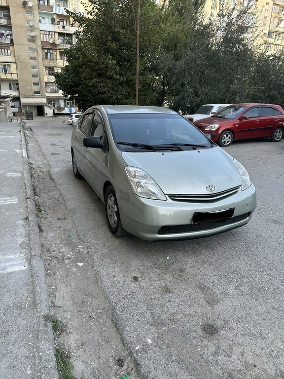2008 Toyota Prius, 1.5L, 250000km - Image 2
