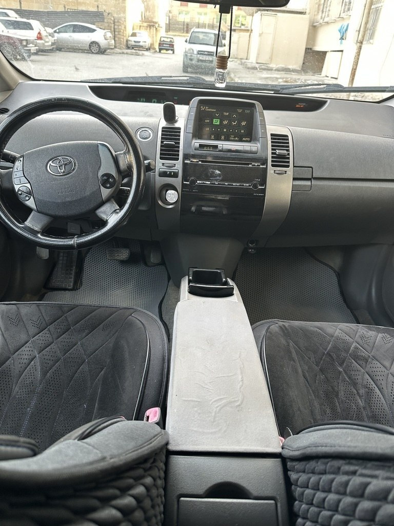 2008 Toyota Prius, 1.5L, 250000km - Image 11