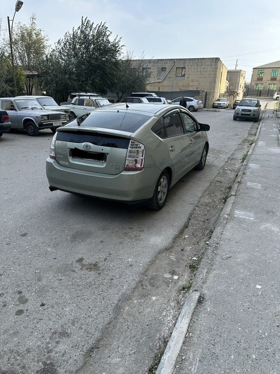 2008 Toyota Prius, 1.5L, 250000km - Image 4