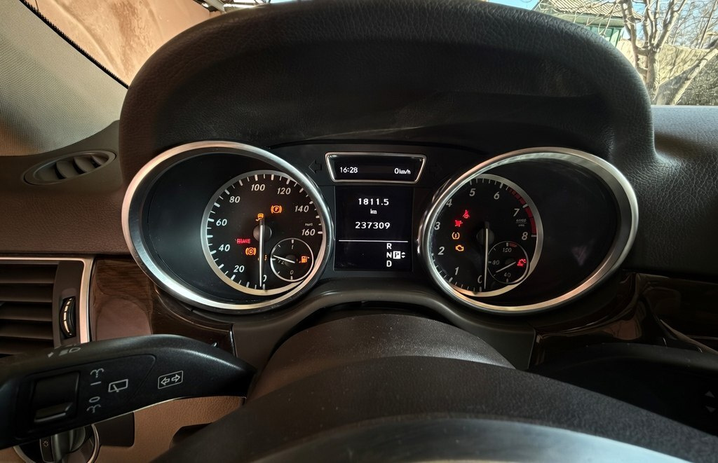 2012 Mercedes ML 350 4MATIC, 3.5L, 237309km - Image 5