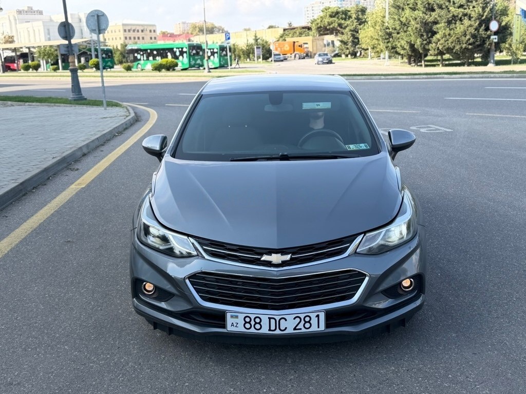 2017 Chevrolet Cruze, 1.4L, 81473km - Image 2