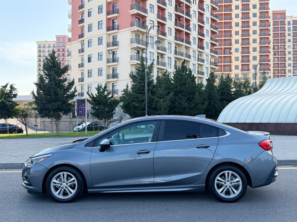 2017 Chevrolet Cruze, 1.4L, 81473km - Image 3