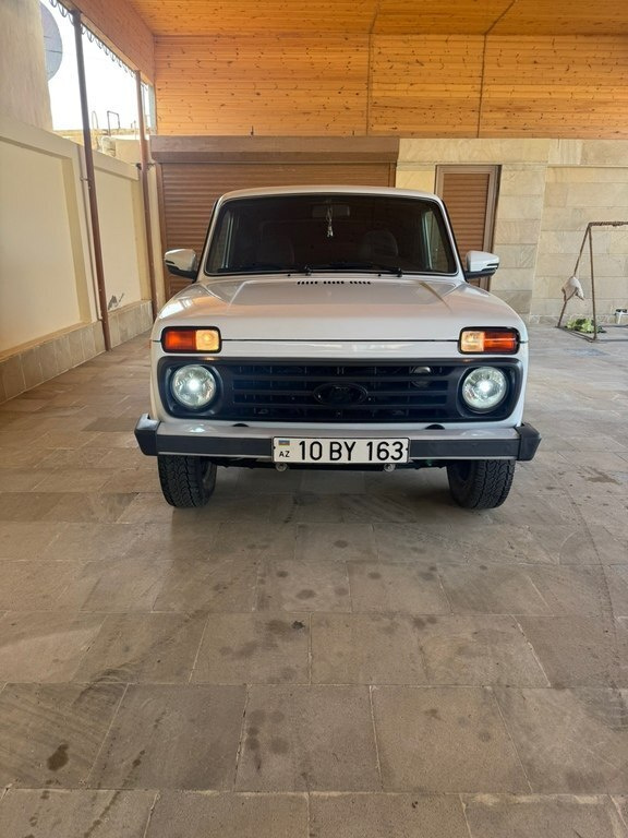 2015 LADA (VAZ) Niva, 1.7L, 102500km - Image 1