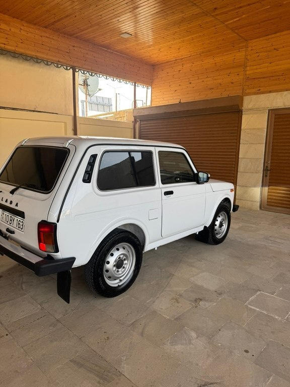 2015 LADA (VAZ) Niva, 1.7L, 102500km - Image 6