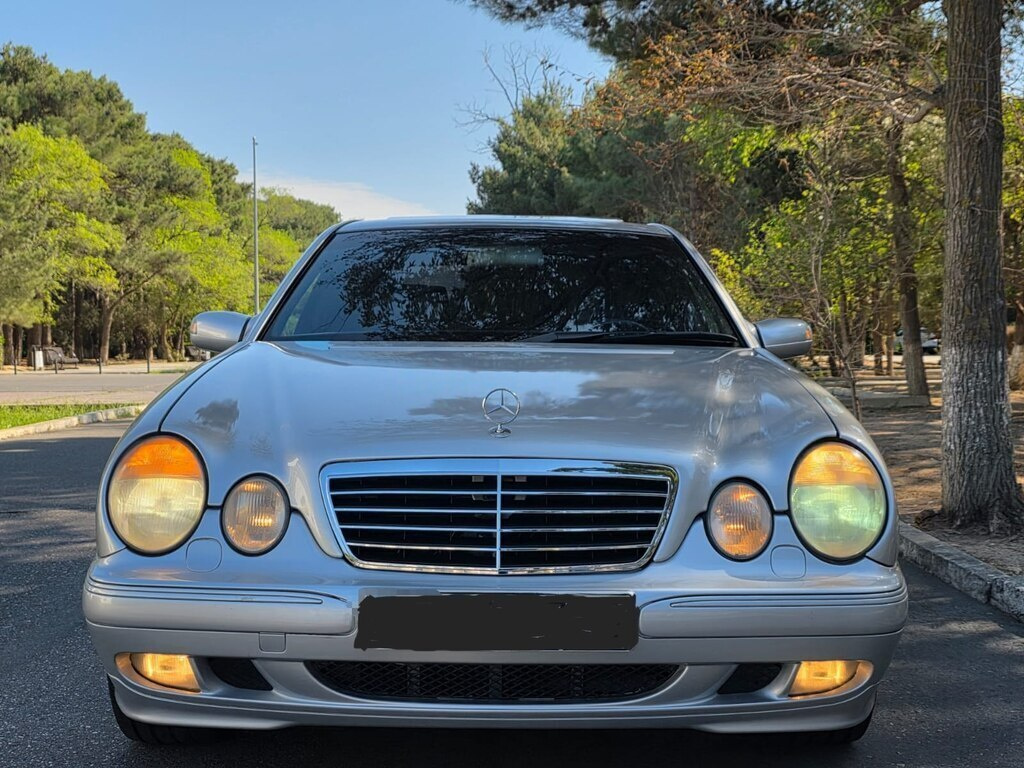 2000 Mercedes E 240, 2.4L, 320245km - Image 1