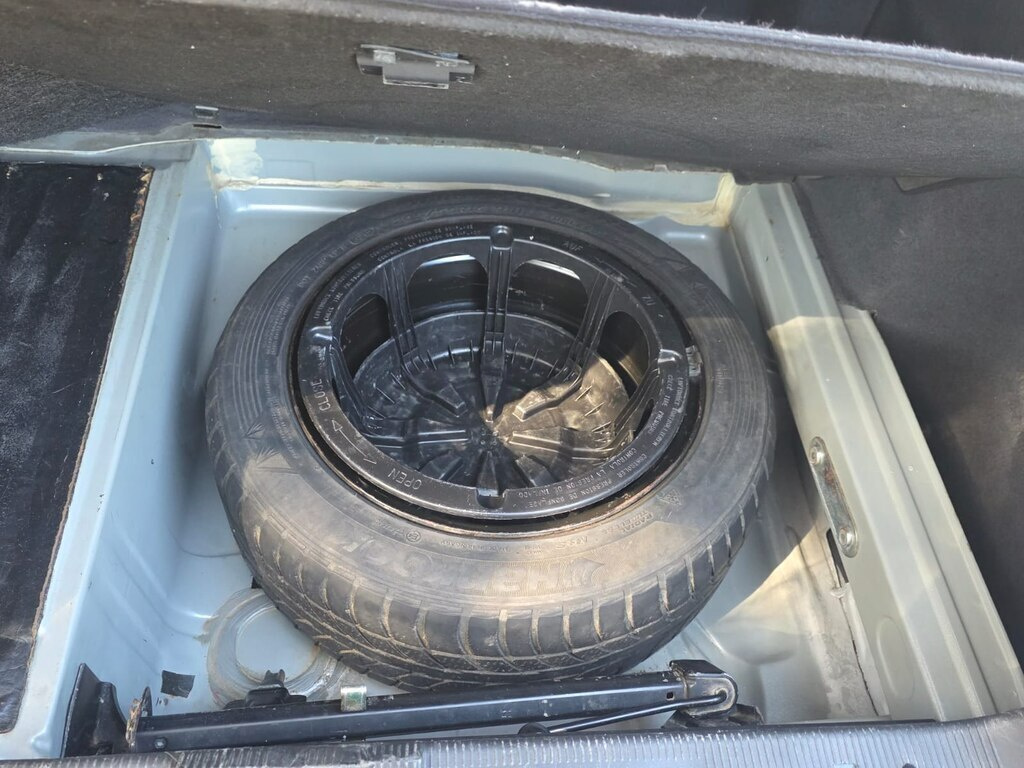 2000 Mercedes E 240, 2.4L, 320245km - Image 12