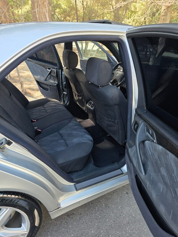 2000 Mercedes E 240, 2.4L, 320245km - Image 9