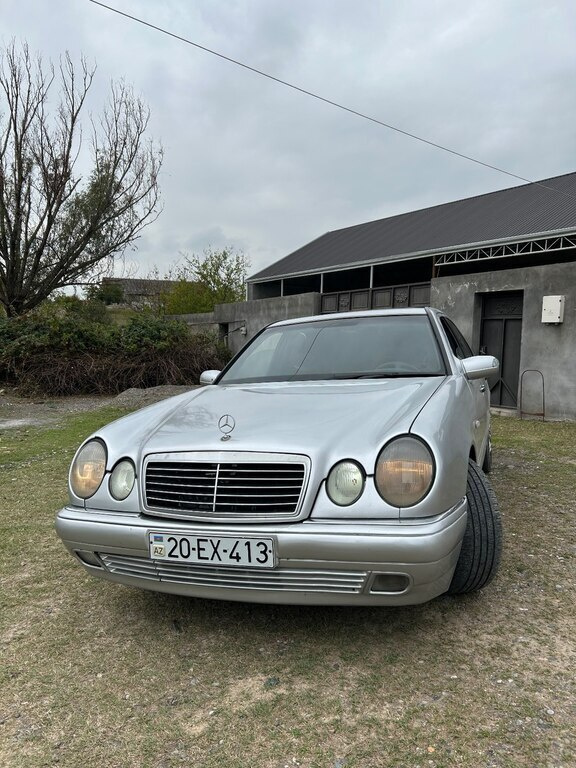 1998 Mercedes E 240, 2.4L, 267893km - Image 1