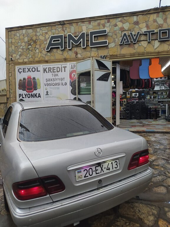 1998 Mercedes E 240, 2.4L, 267893km - Image 2