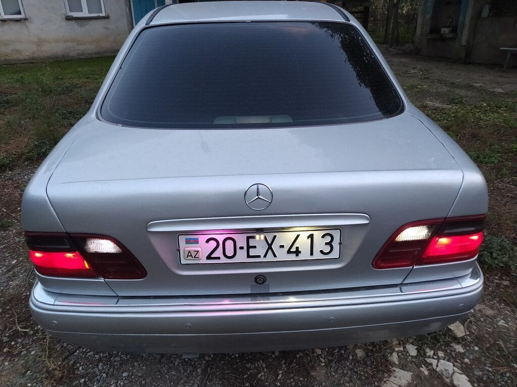 1998 Mercedes E 240, 2.4L, 267893km - Image 3