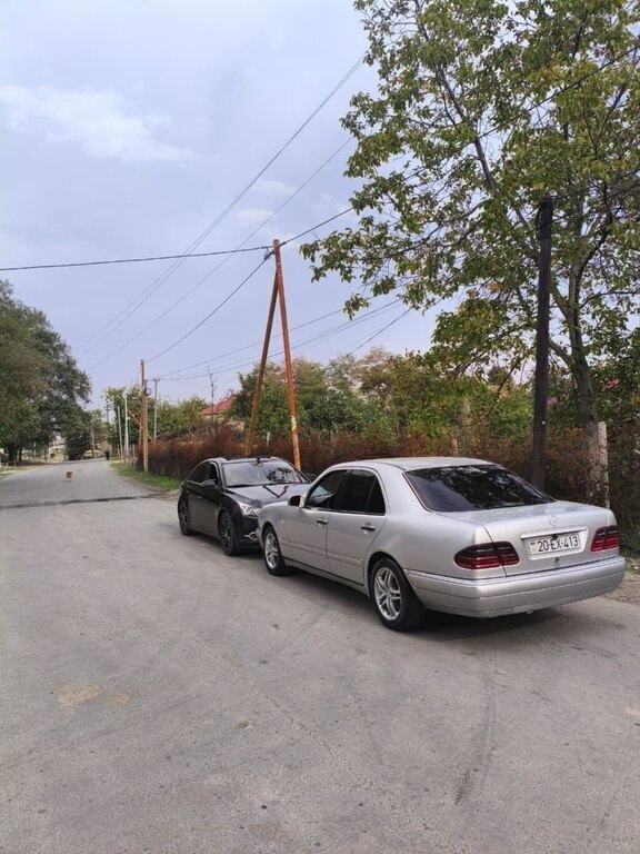 1998 Mercedes E 240, 2.4L, 267893km - Image 4