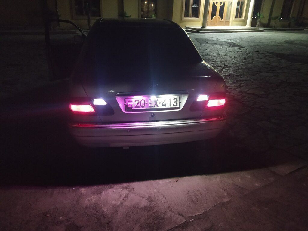 1998 Mercedes E 240, 2.4L, 267893km - Image 7