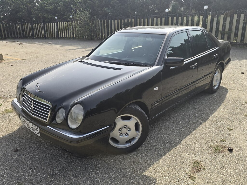 1999 Mercedes E 240, 2.4L, 365000km - Image 2