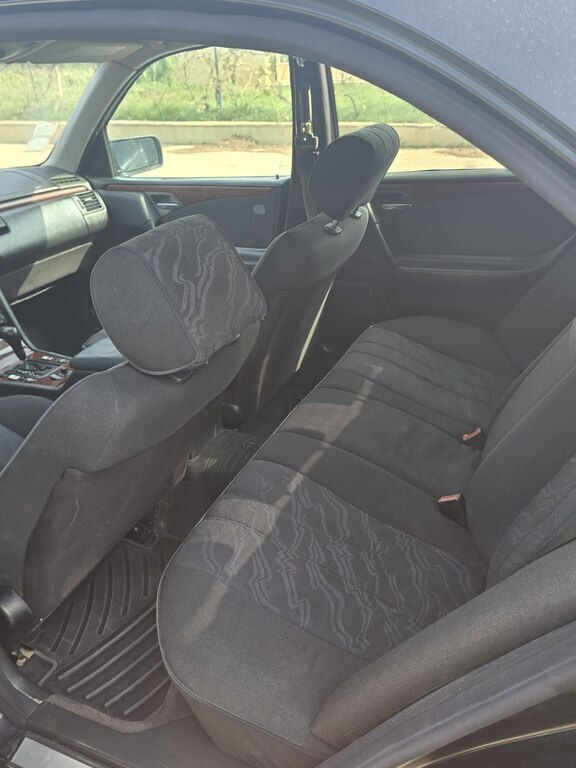 1999 Mercedes E 240, 2.4L, 365000km - Image 12