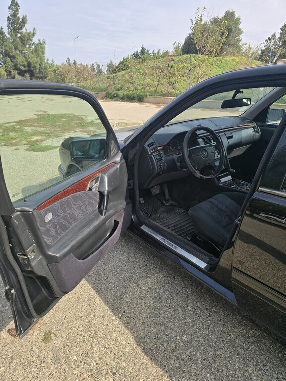 1999 Mercedes E 240, 2.4L, 365000km - Image 14