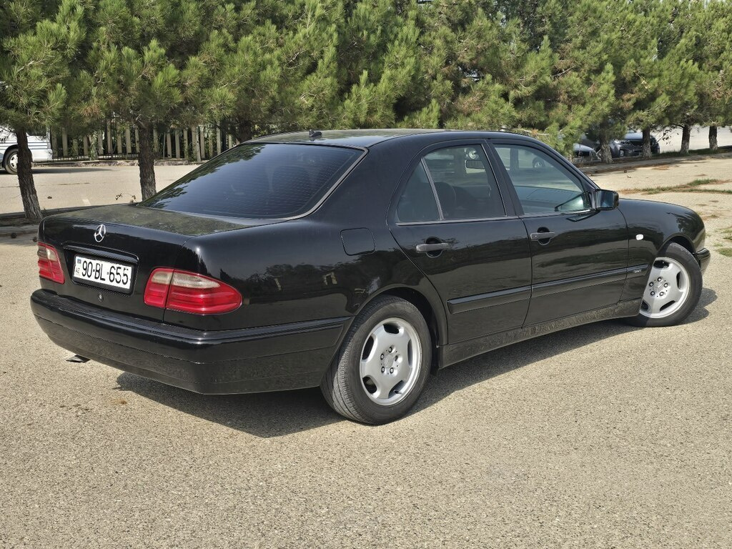 1999 Mercedes E 240, 2.4L, 365000km - Image 3