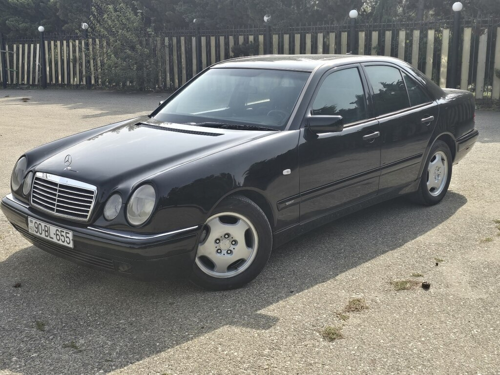 1999 Mercedes E 240, 2.4L, 365000km - Image 4
