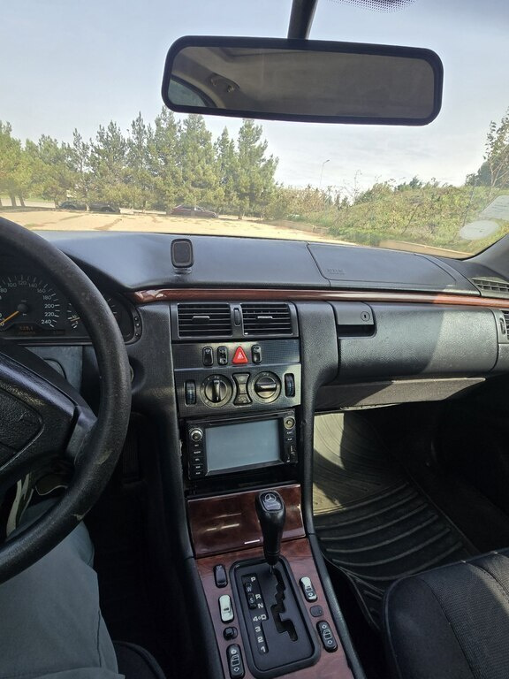 1999 Mercedes E 240, 2.4L, 365000km - Image 8