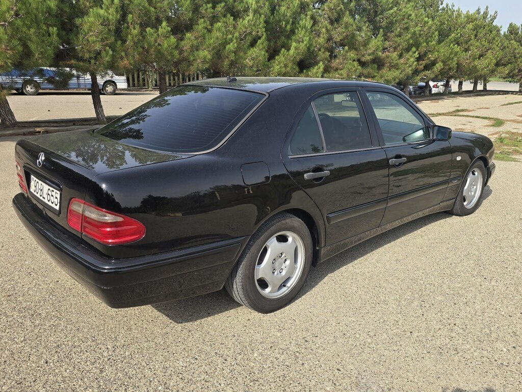 1999 Mercedes E 240, 2.4L, 365000km - Image 9