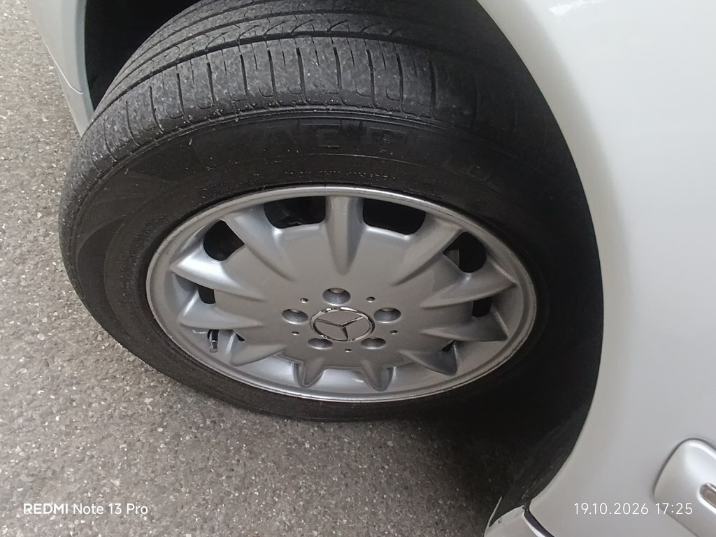 2001 Mercedes E 240, 2.6L, 286000km - Image 14