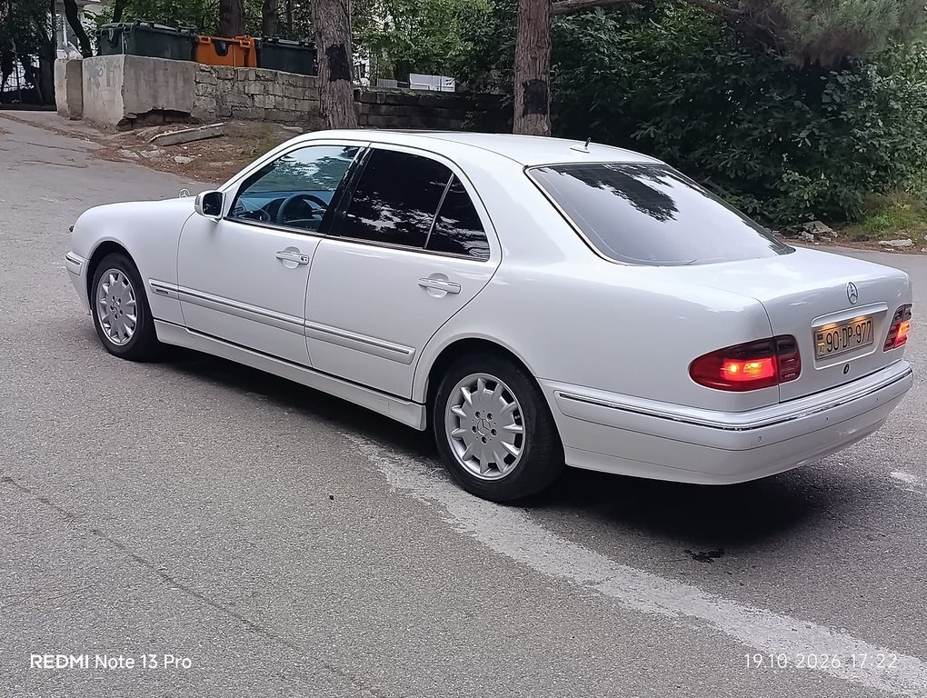 2001 Mercedes E 240, 2.6L, 286000km - Image 3