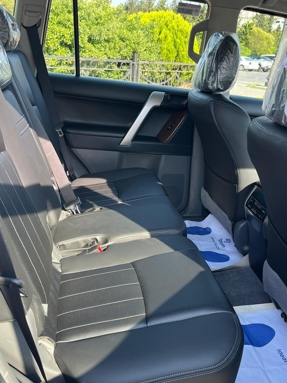 2012 Toyota Land Cruiser Prado, 2.7L, 178000km - Image 15