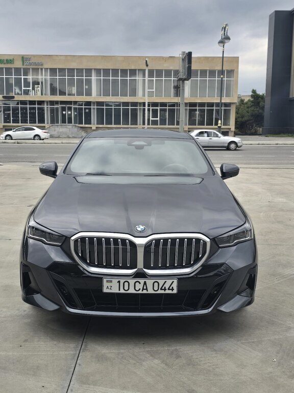 2025 BMW 530, 2.0L, 13000km - Image 12