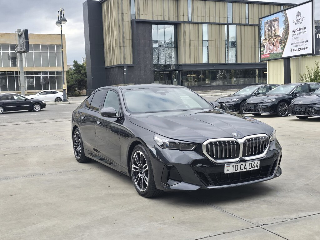 2025 BMW 530, 2.0L, 13000km - Image 13