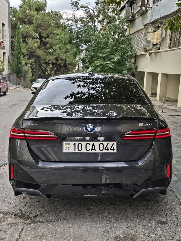 2025 BMW 530, 2.0L, 13000km - Image 3